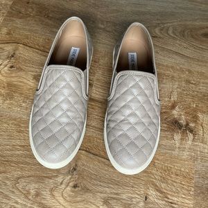 ECENTRCQ Steve Madden Slip on